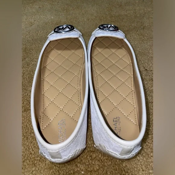 MICHAEL MICHAEL KORS WITHE FLATS. - Picture 11 of 16